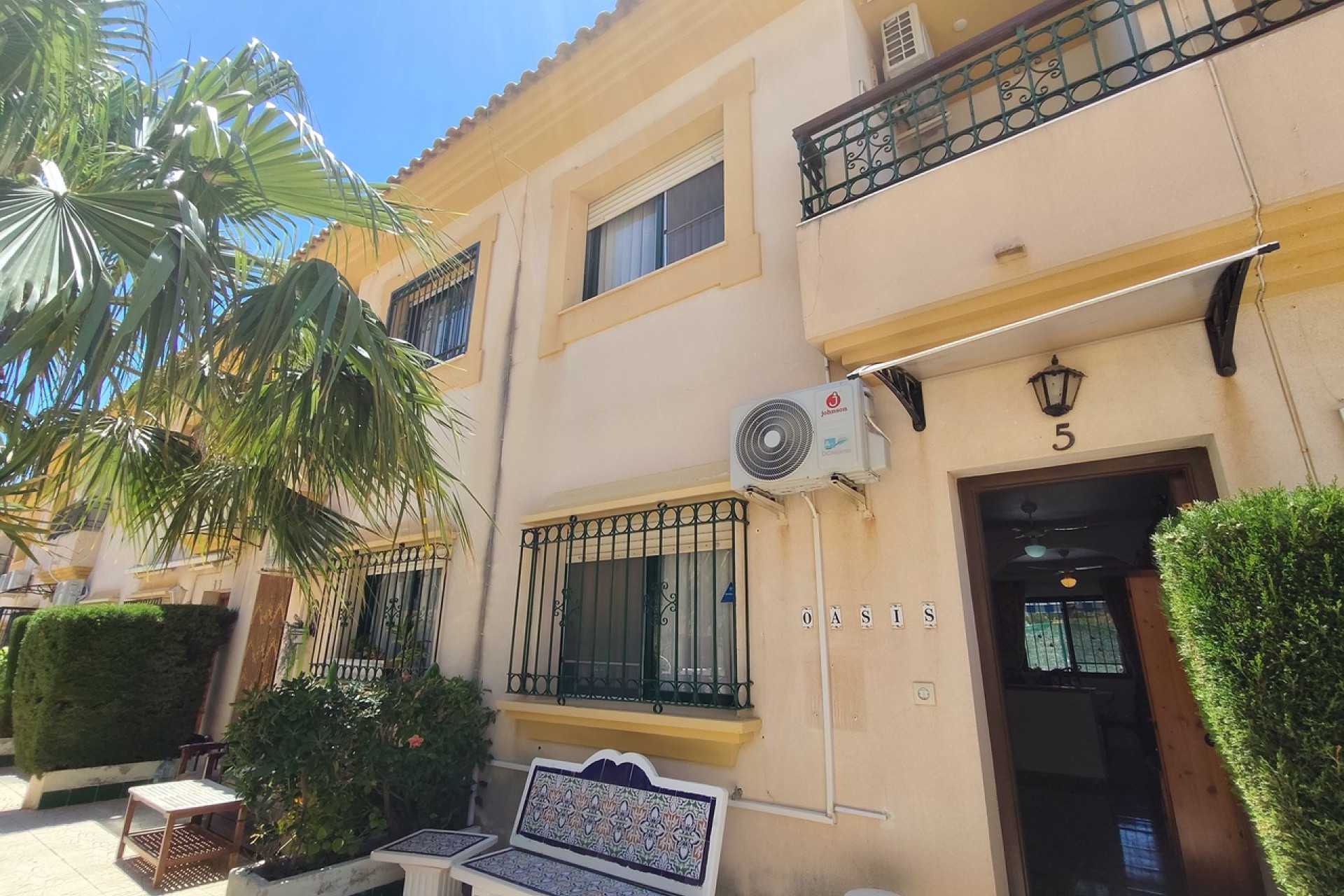 Revente - Maison mitoyenne -
La Zenia