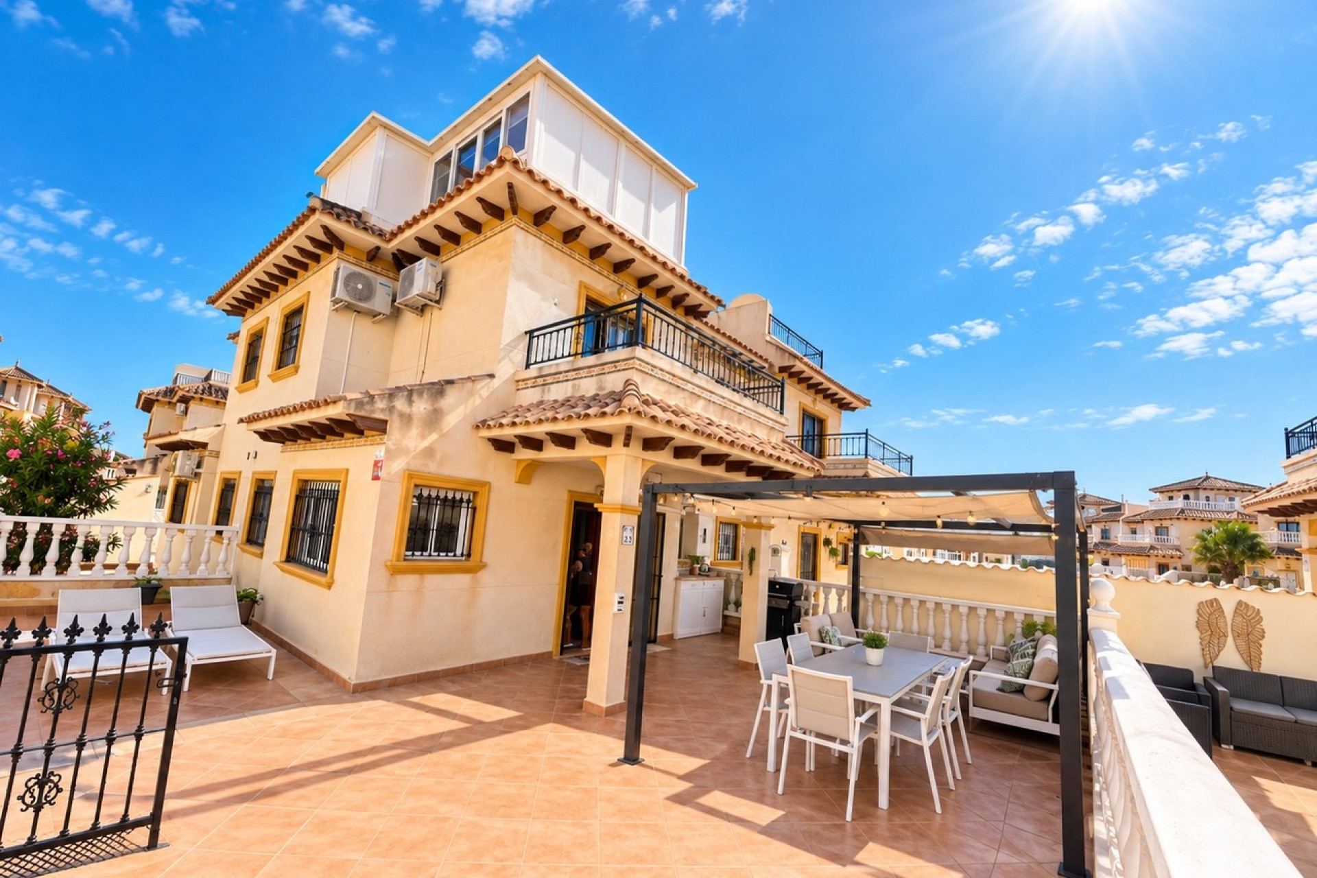 Revente - Maison mitoyenne -
La Zenia
