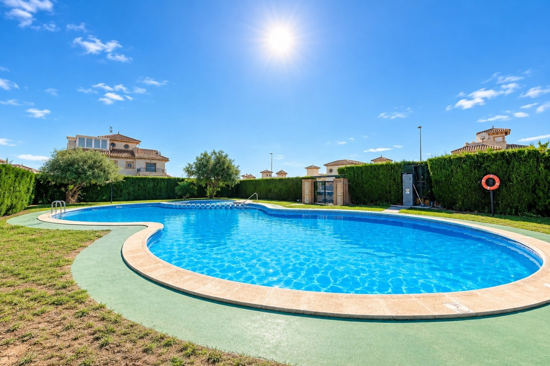 Revente - Maison mitoyenne -
La Zenia