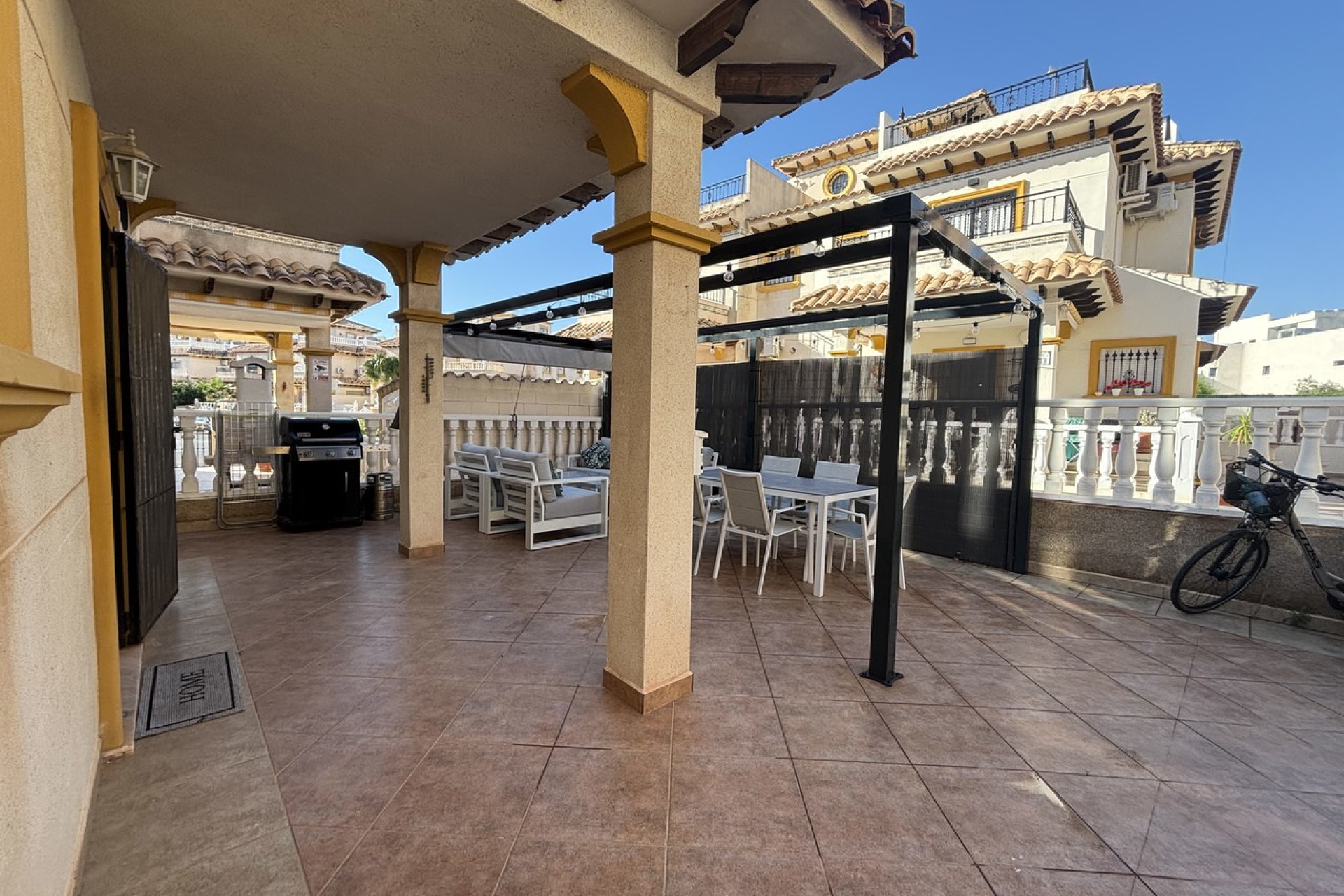Revente - Maison mitoyenne -
La Zenia
