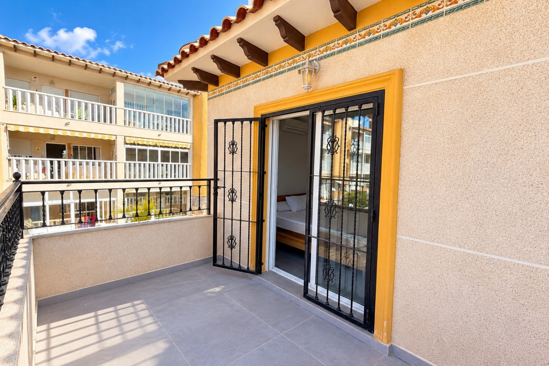 Revente - Maison mitoyenne -
La Zenia