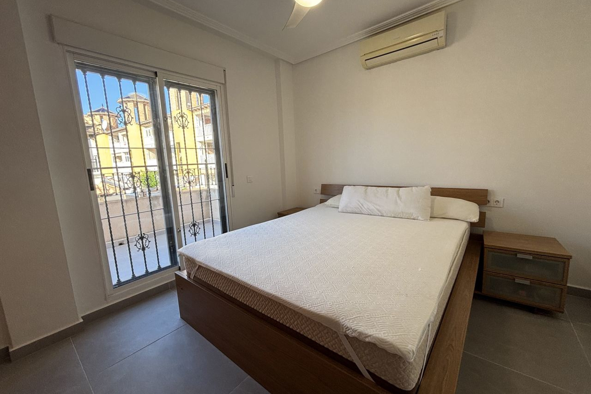 Revente - Maison mitoyenne -
La Zenia