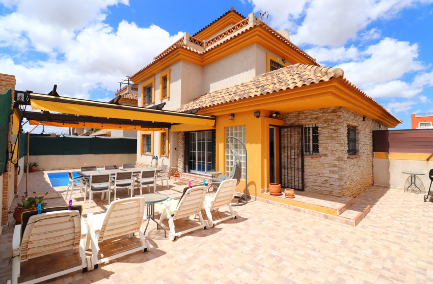 Revente - Maison mitoyenne -
Los Montesinos - La Herrada