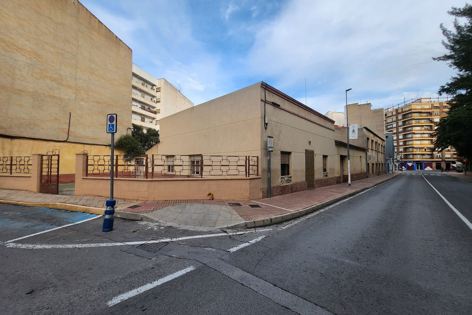 Revente - Maison mitoyenne -
Mon&oacute;var - Monovar