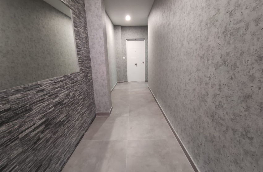 Revente - Maison mitoyenne -
Petrer