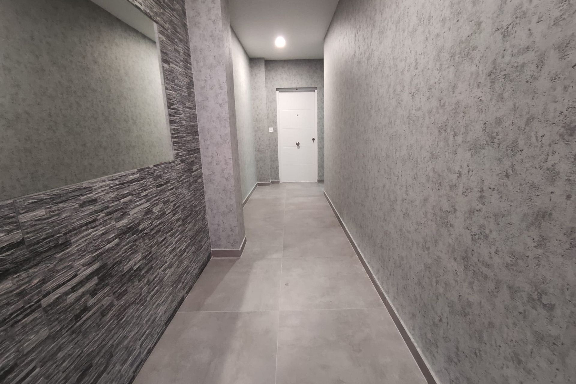 Revente - Maison mitoyenne -
Petrer