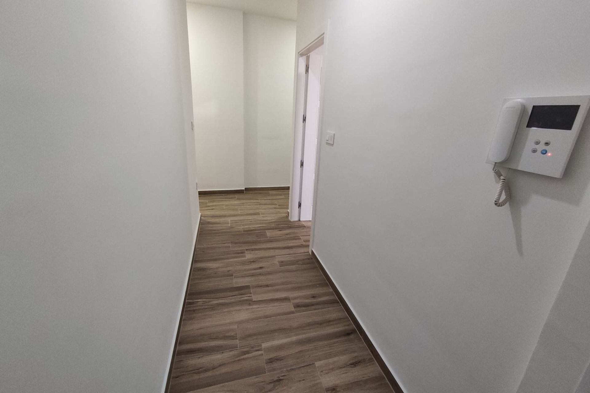 Revente - Maison mitoyenne -
Petrer