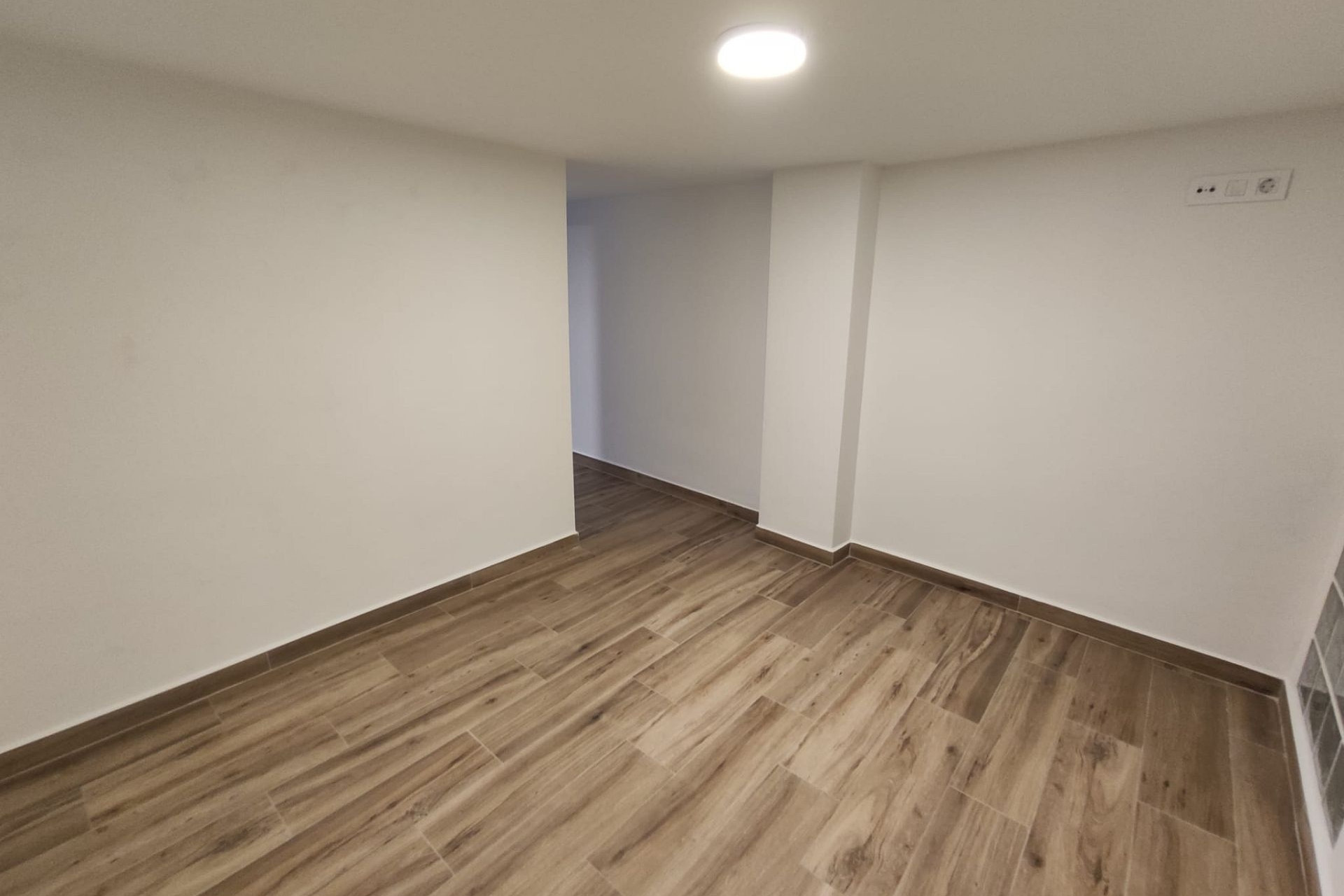 Revente - Maison mitoyenne -
Petrer