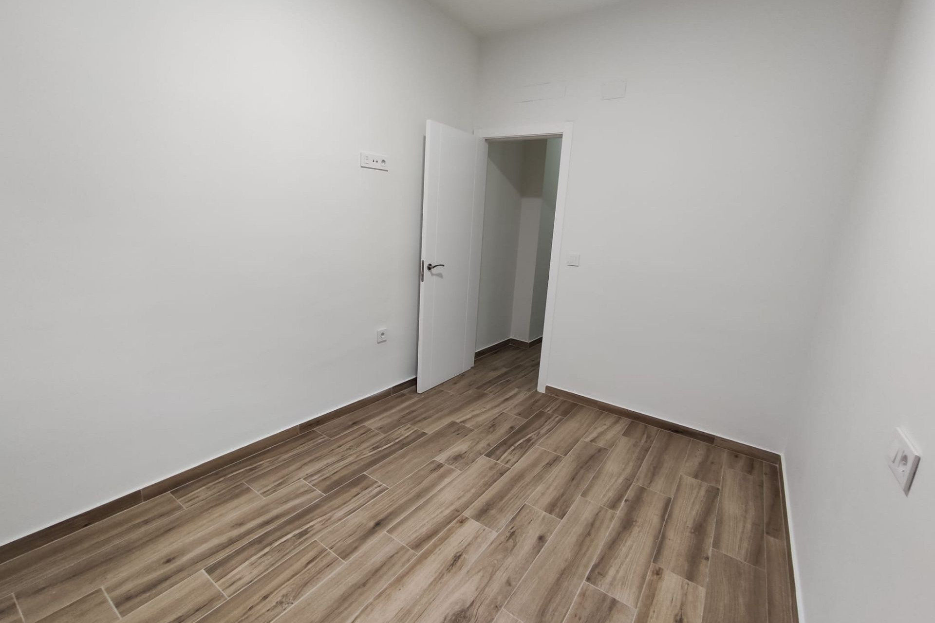 Revente - Maison mitoyenne -
Petrer