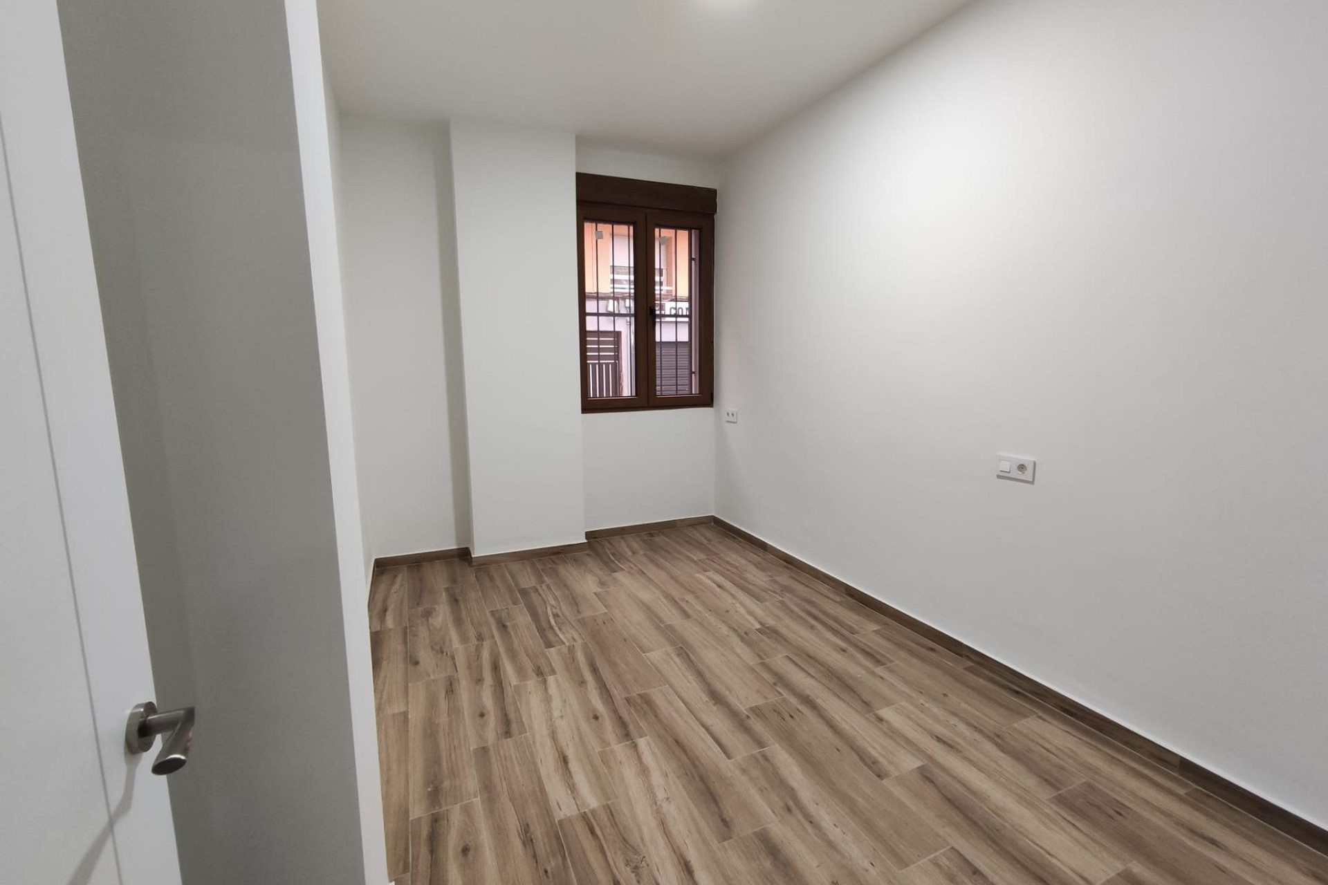 Revente - Maison mitoyenne -
Petrer