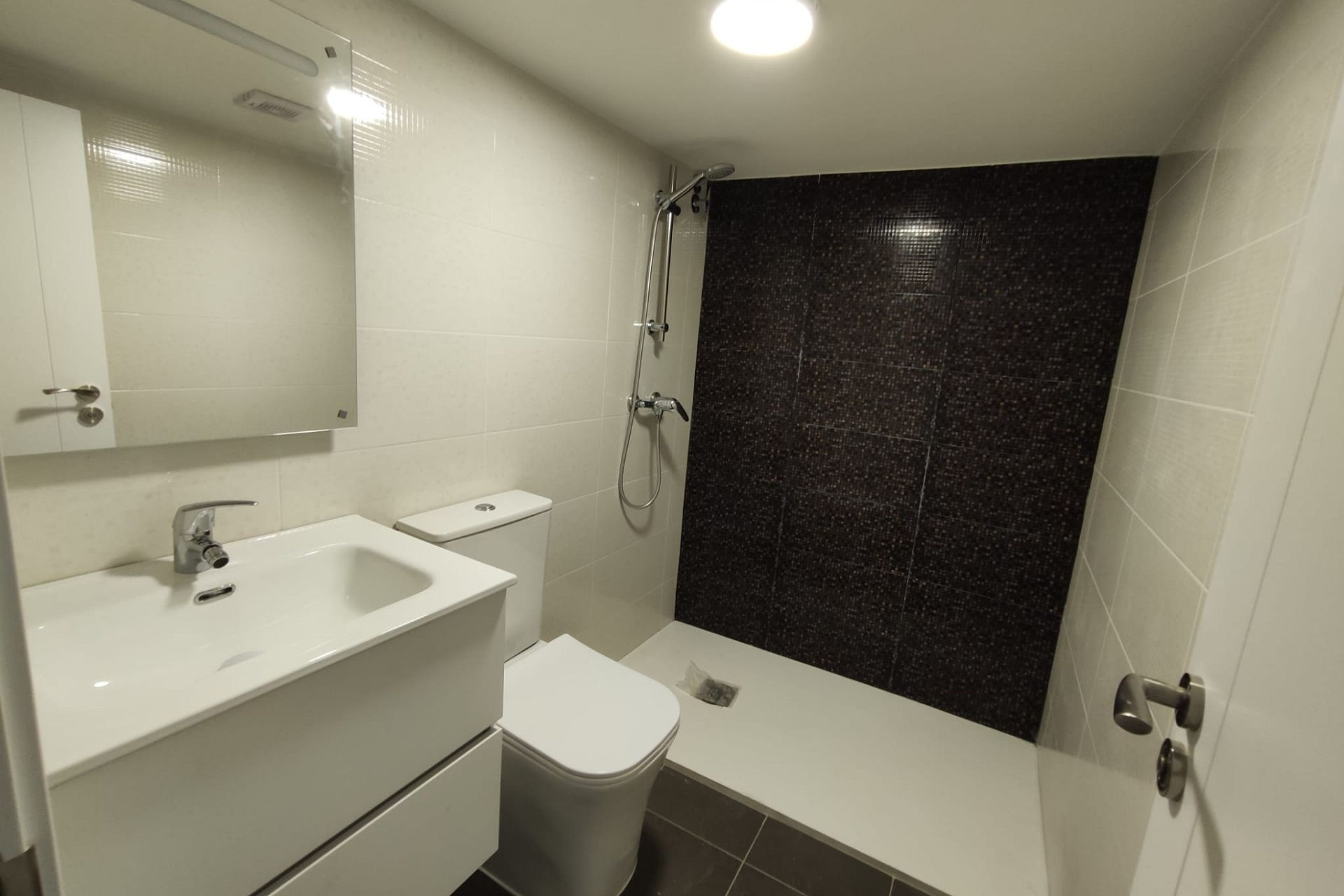 Revente - Maison mitoyenne -
Petrer