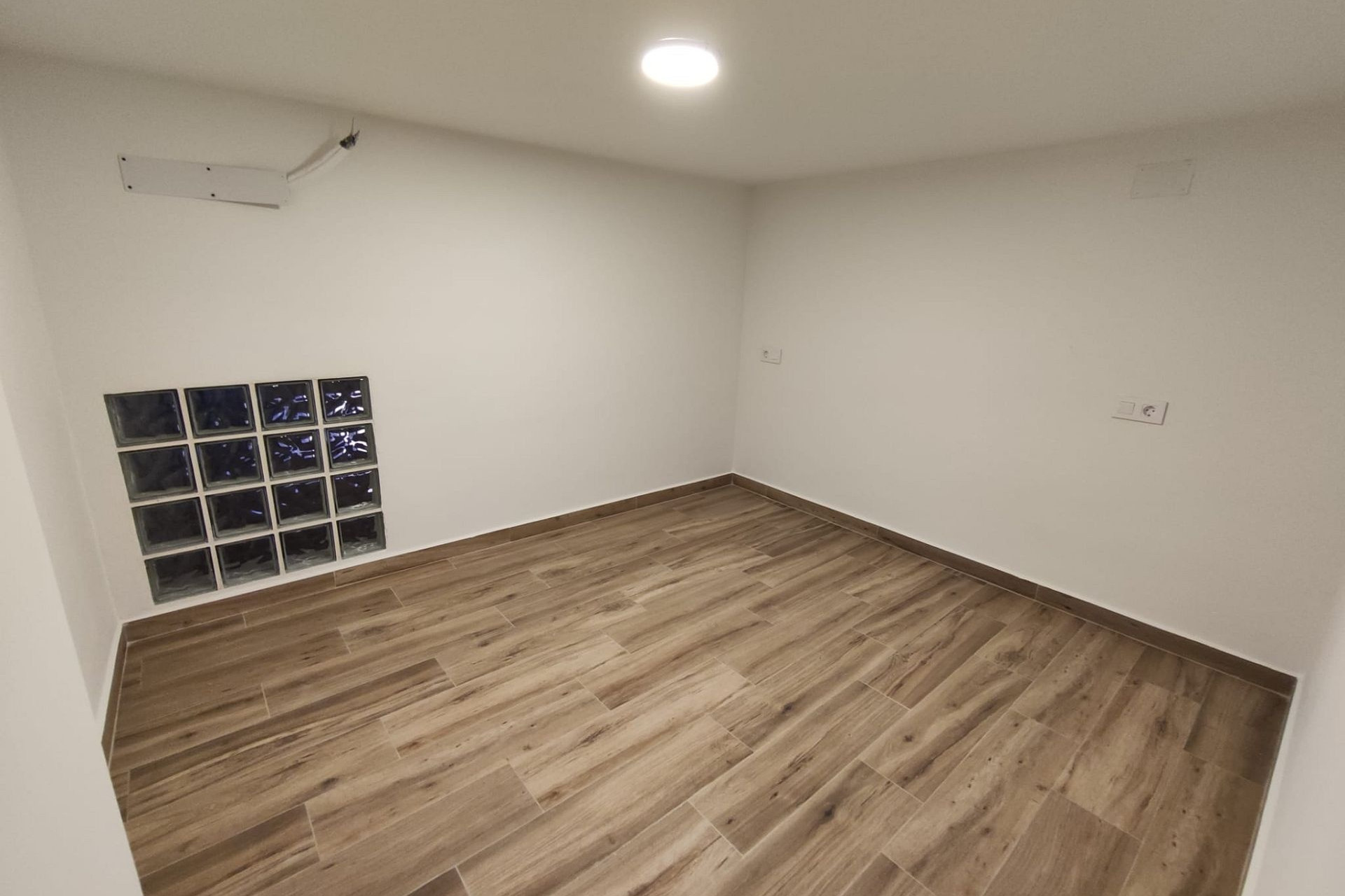 Revente - Maison mitoyenne -
Petrer