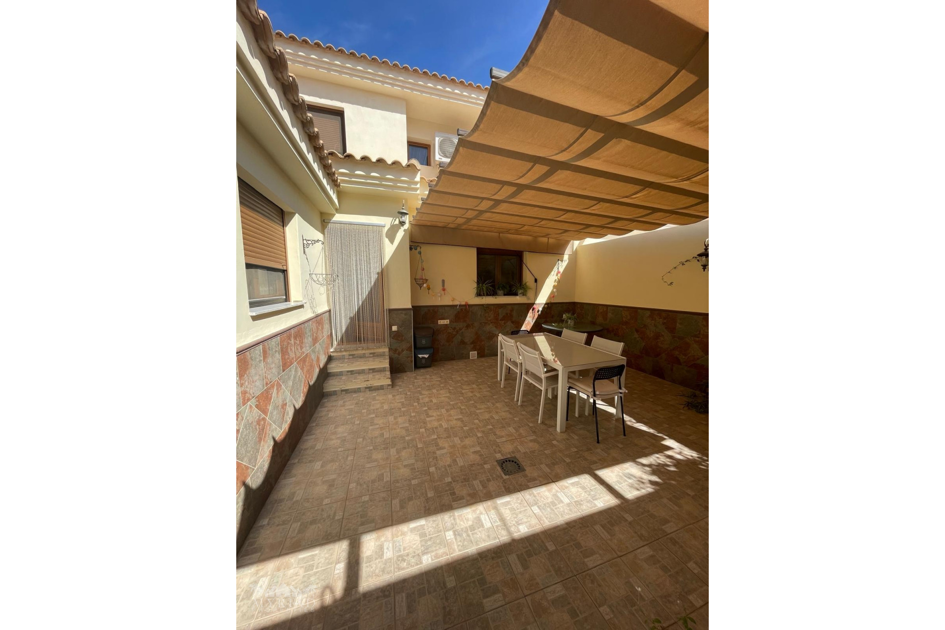 Revente - Maison mitoyenne -
Pinoso - Pinoso Alicante