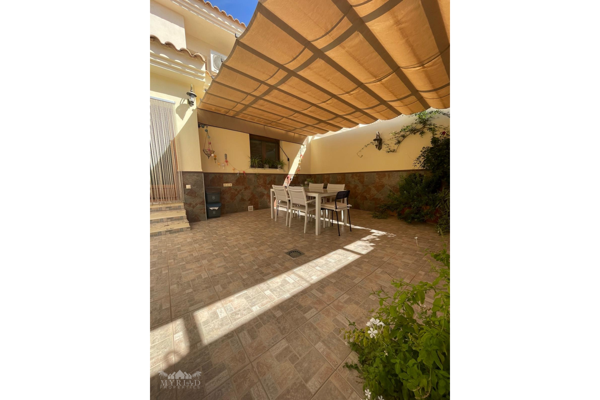 Revente - Maison mitoyenne -
Pinoso - Pinoso Alicante