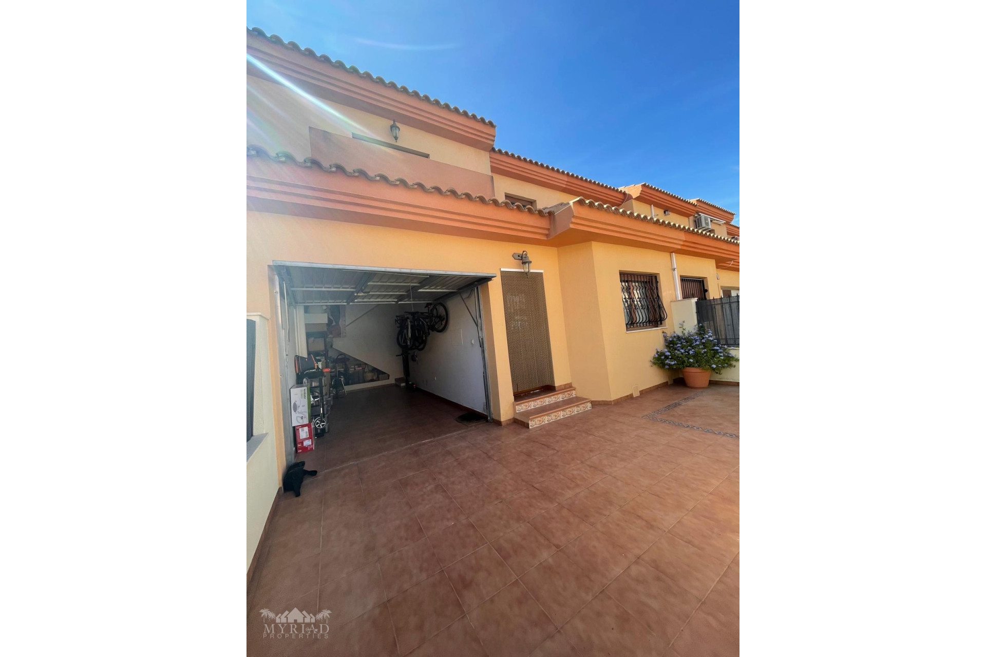 Revente - Maison mitoyenne -
Pinoso - Pinoso Alicante