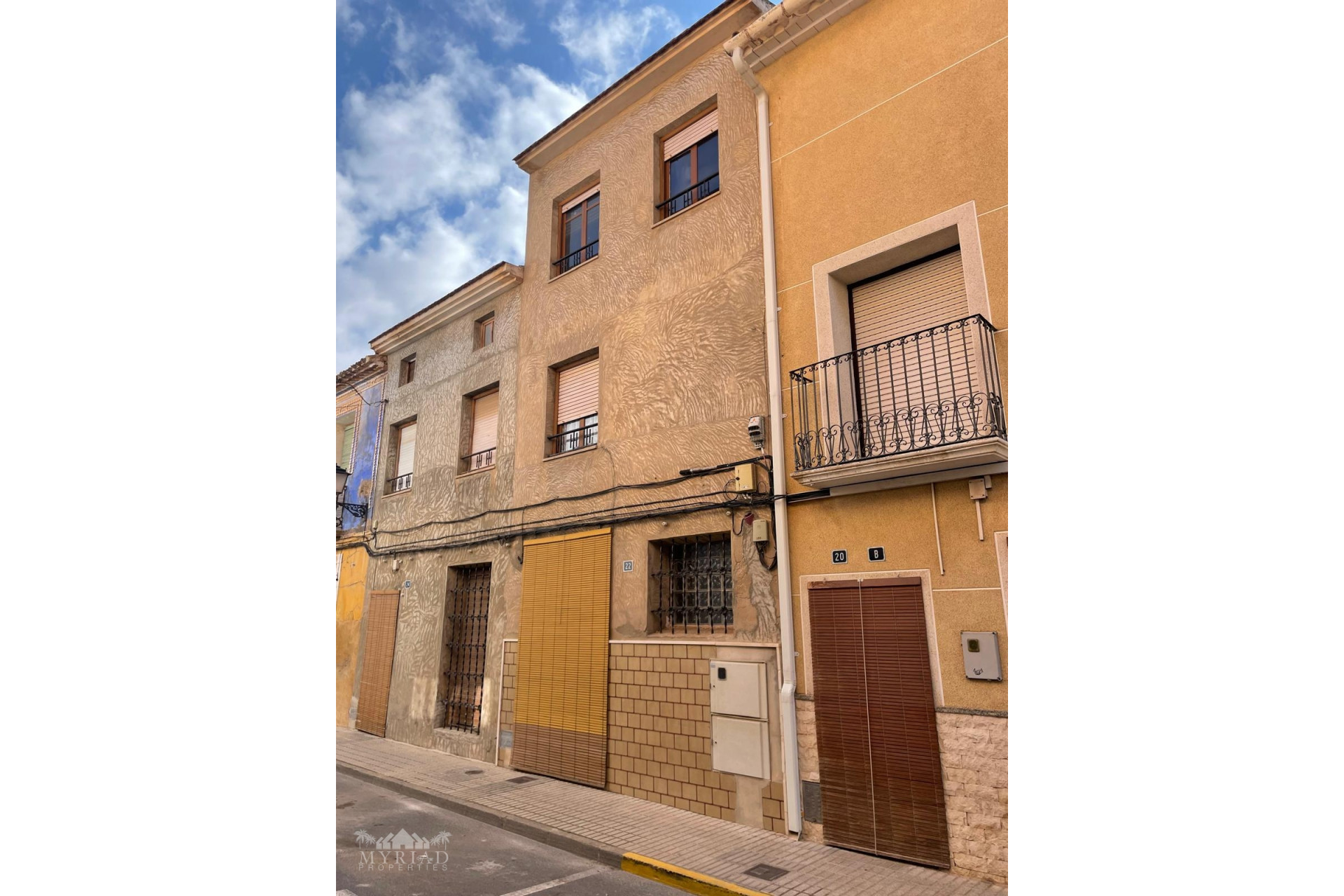 Revente - Maison mitoyenne -
Pinoso - Pinoso Alicante