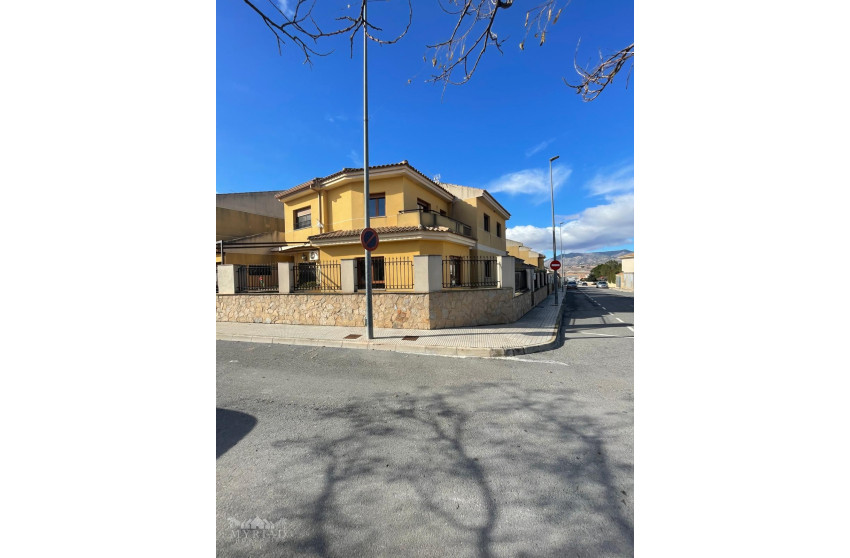 Revente - Maison mitoyenne -
Pinoso - Pinoso Alicante