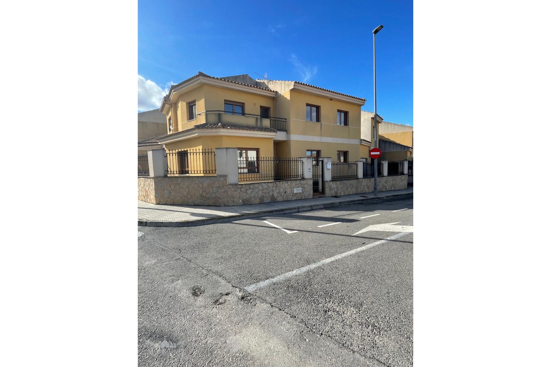 Revente - Maison mitoyenne -
Pinoso - Pinoso Alicante