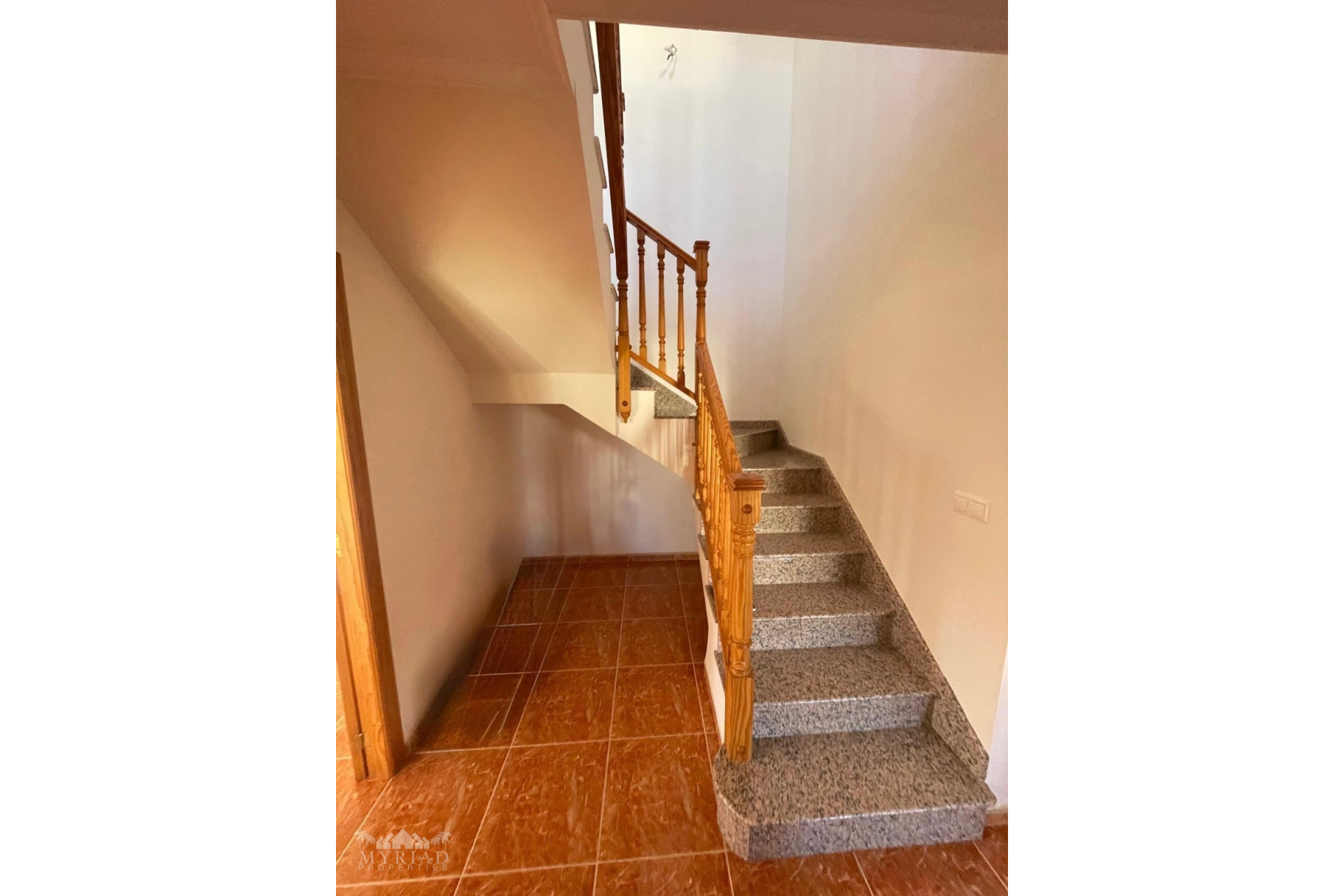 Revente - Maison mitoyenne -
Pinoso - Pinoso Alicante