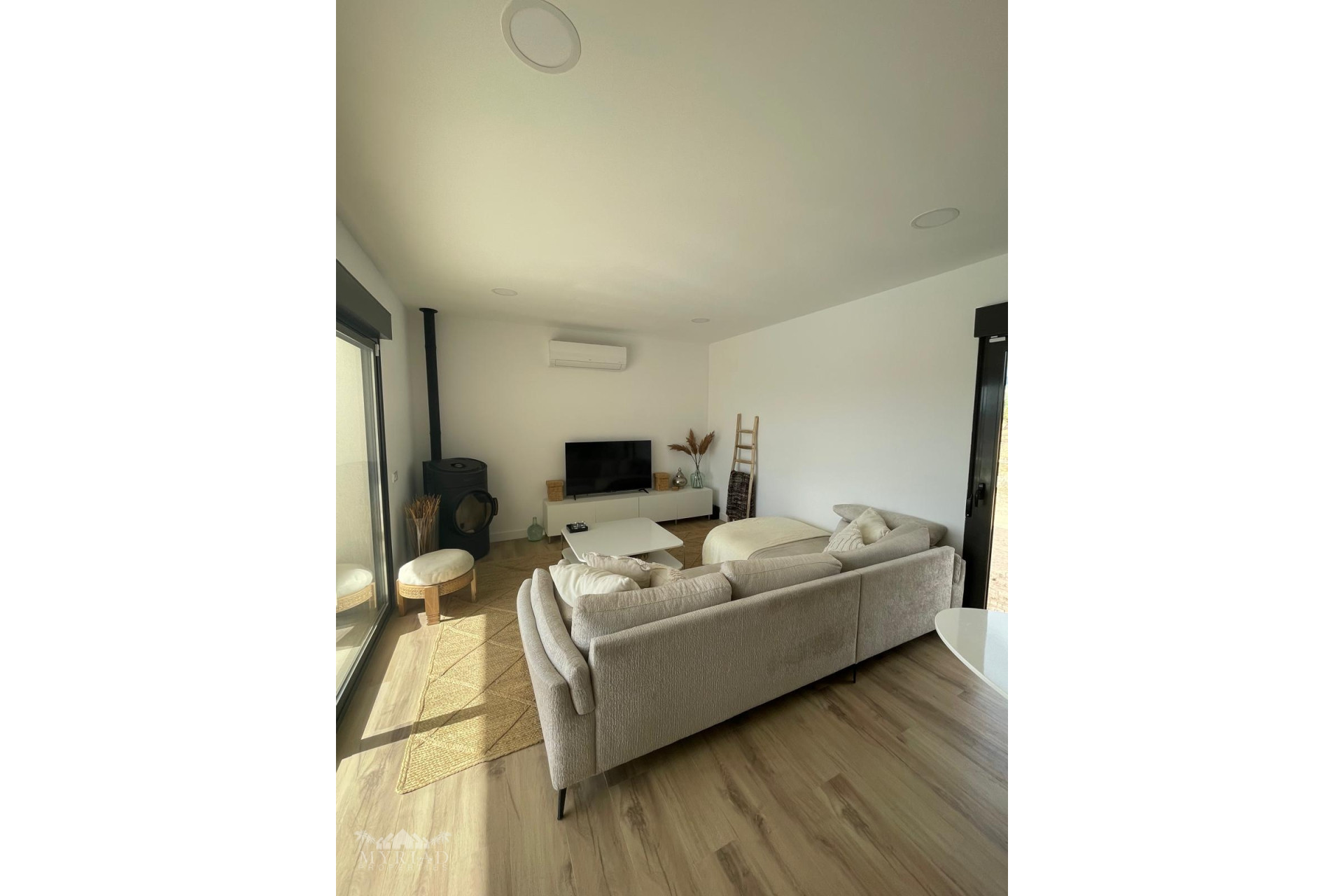 Revente - Maison mitoyenne -
Pinoso - Pinoso Alicante