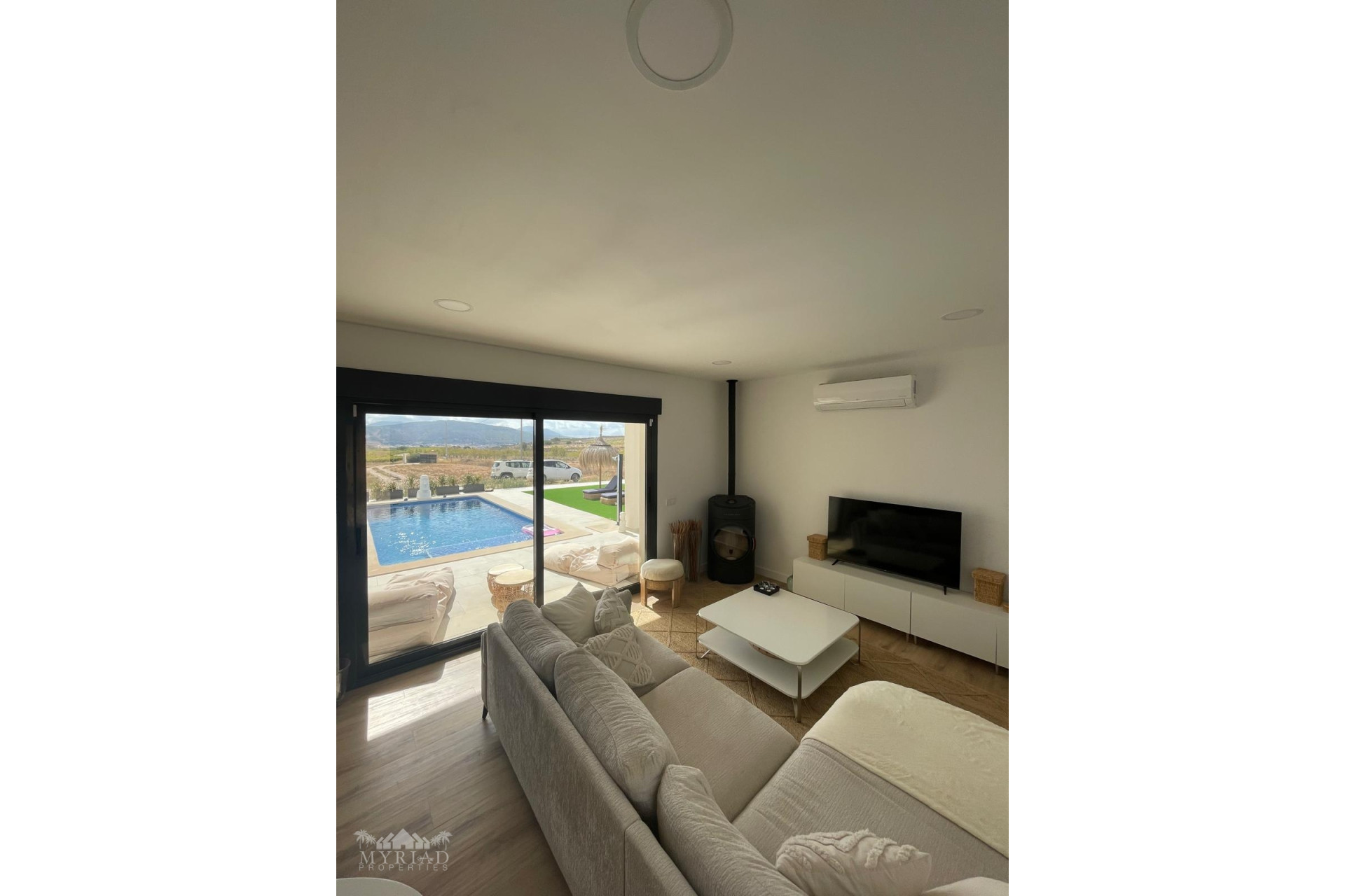 Revente - Maison mitoyenne -
Pinoso - Pinoso Alicante