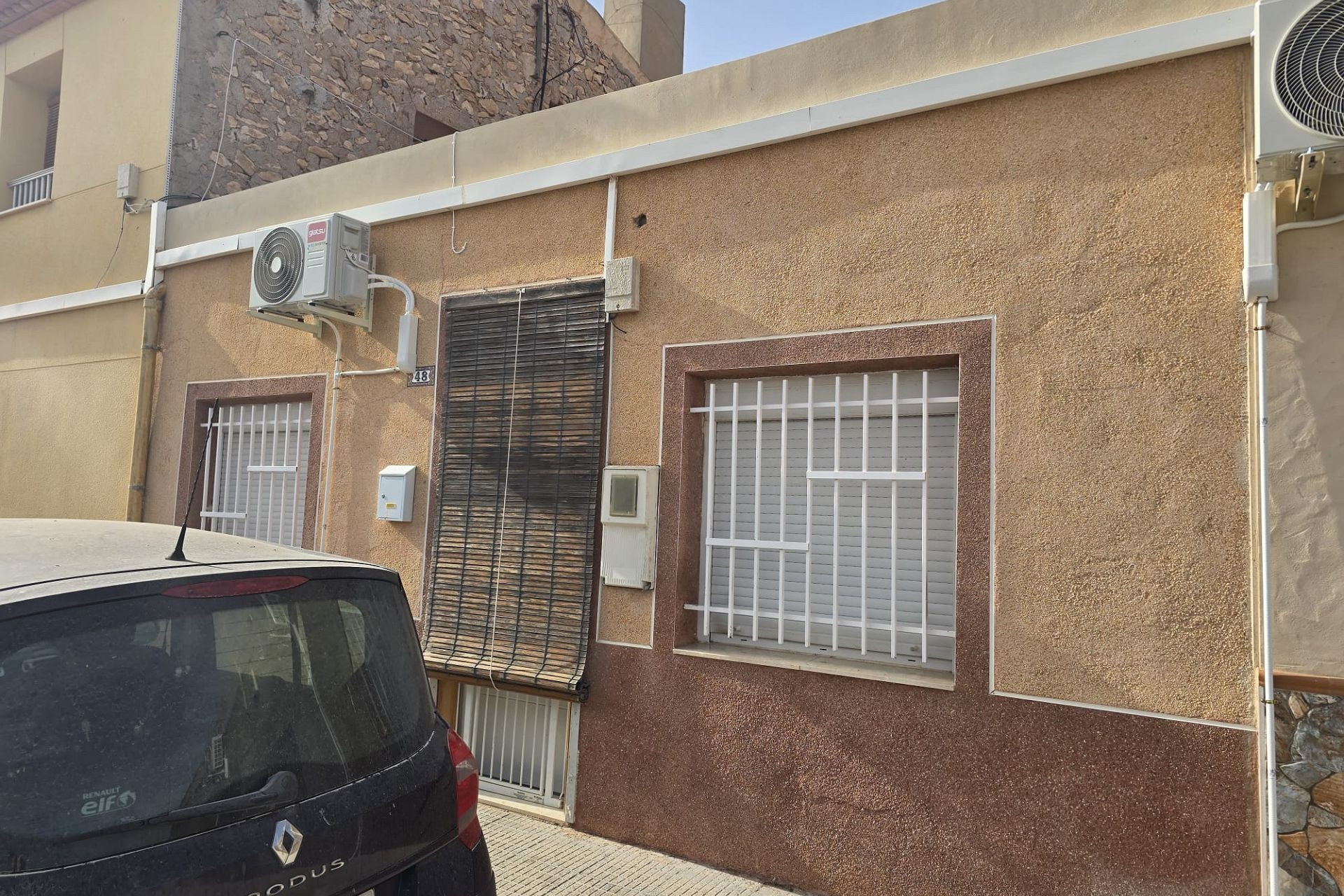 Revente - Maison mitoyenne -
Pinoso