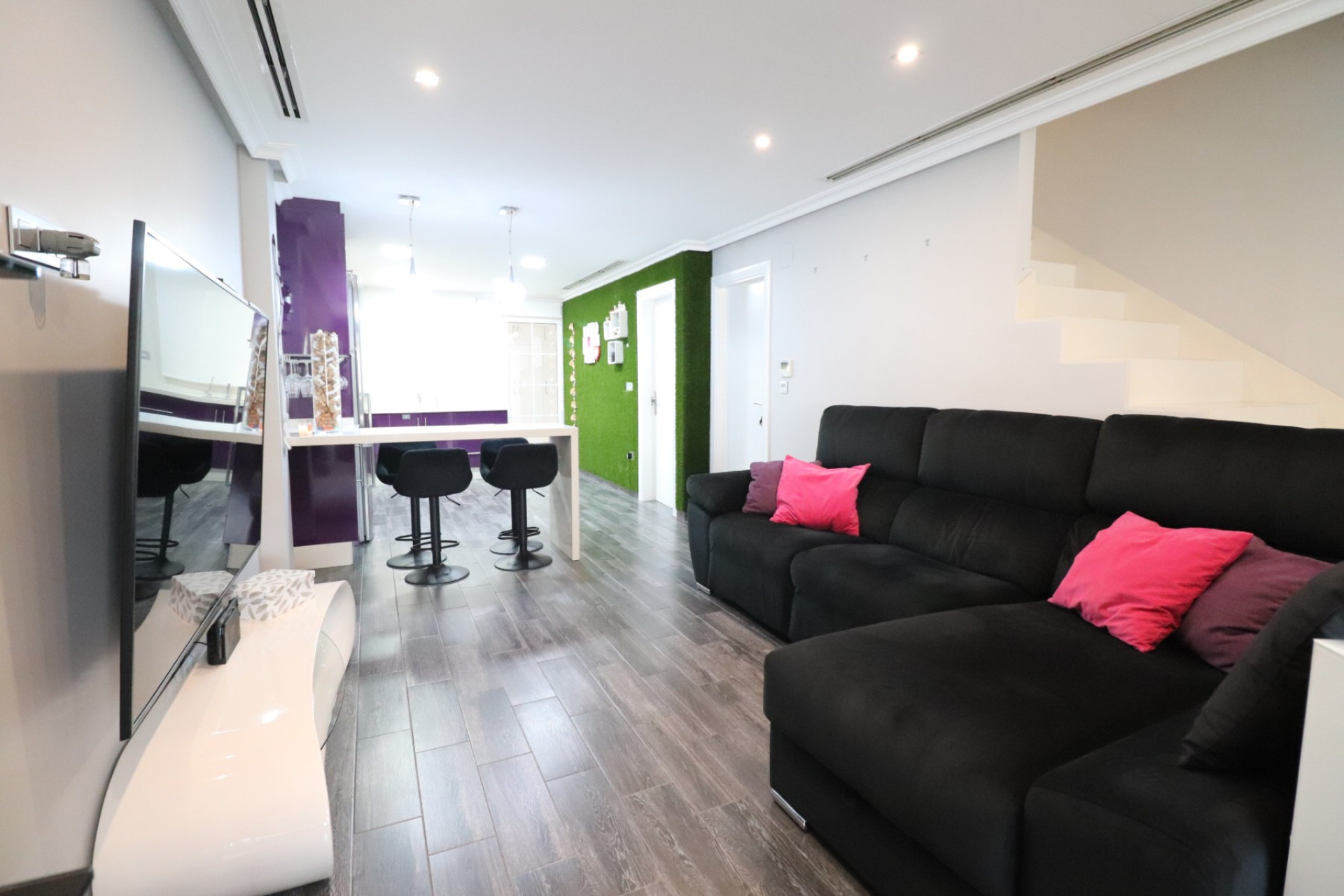 Revente - Maison mitoyenne -
Redovan - Redovan - Town