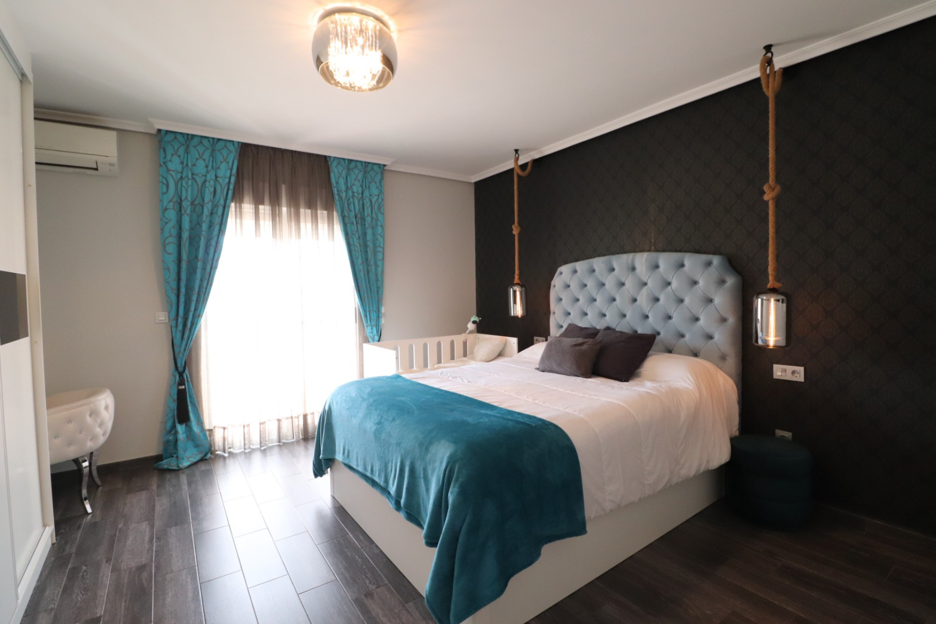 Revente - Maison mitoyenne -
Redovan - Redovan - Town