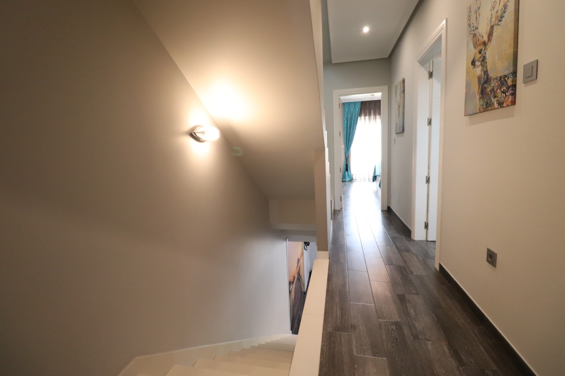 Revente - Maison mitoyenne -
Redovan - Redovan - Town