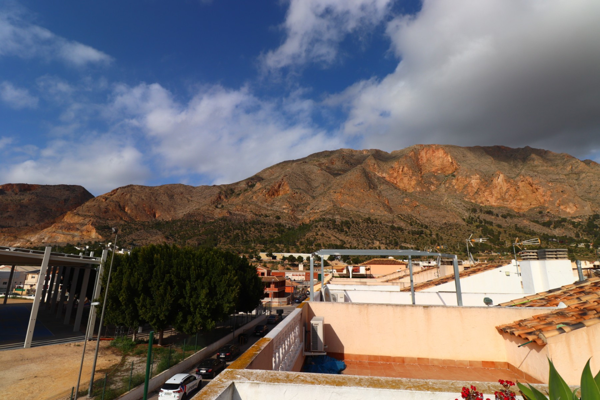 Revente - Maison mitoyenne -
Redovan - Redovan - Town