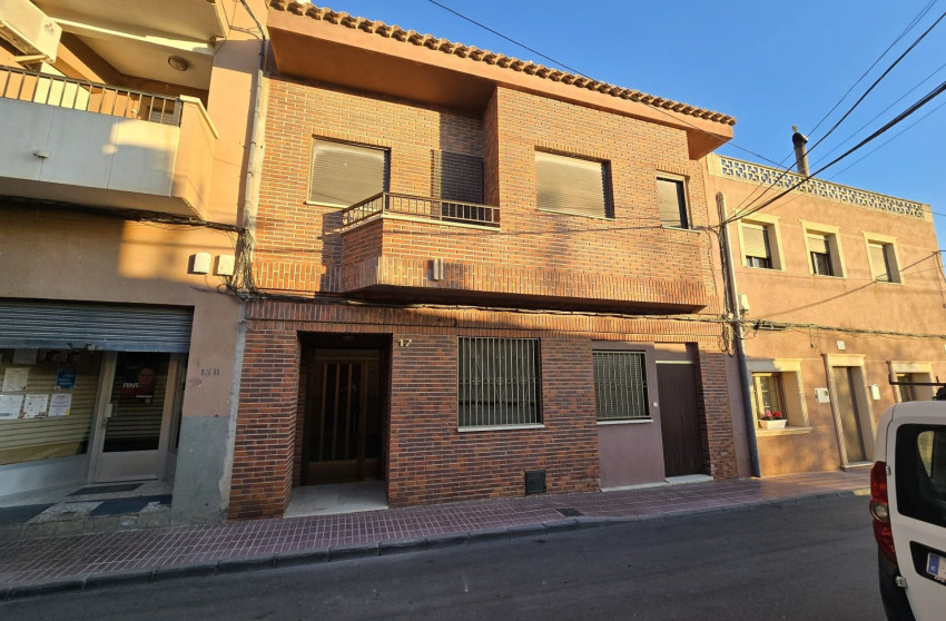 Revente - Maison mitoyenne -
Salinas