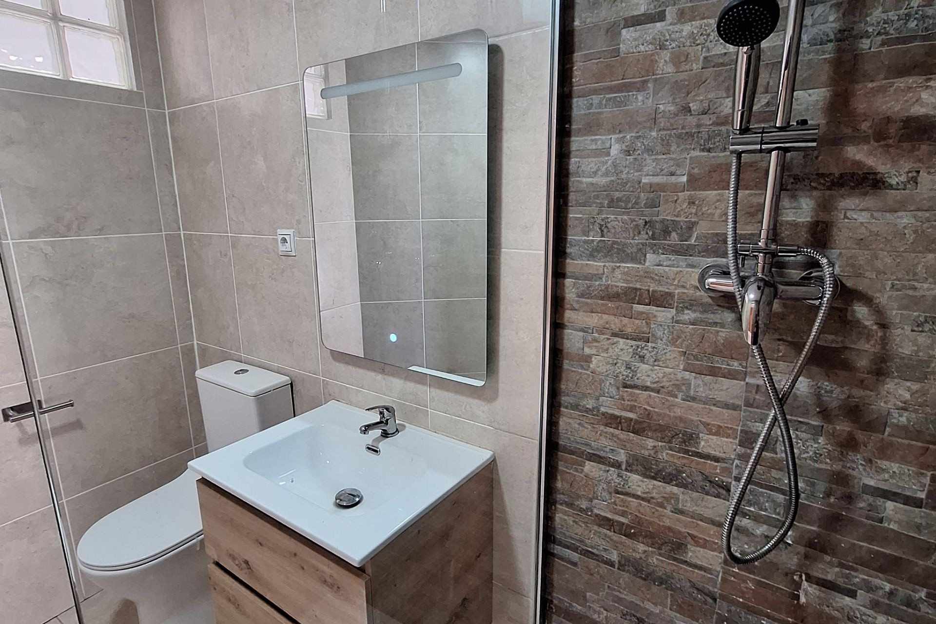 Revente - Maison mitoyenne -
Sax