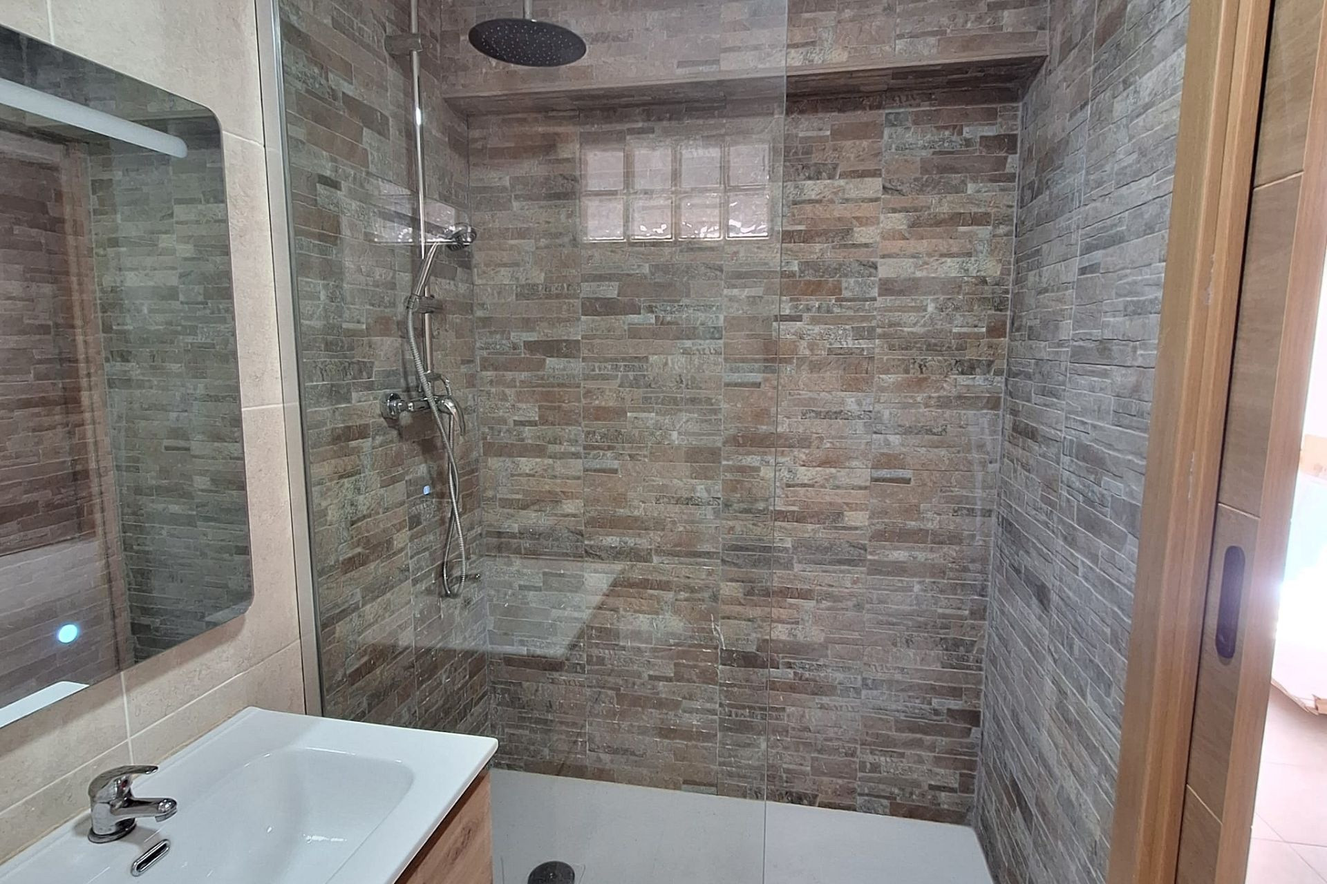 Revente - Maison mitoyenne -
Sax