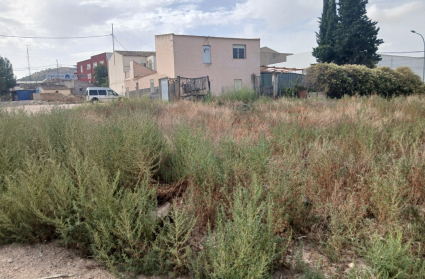 Revente - Maison mitoyenne -
Yecla