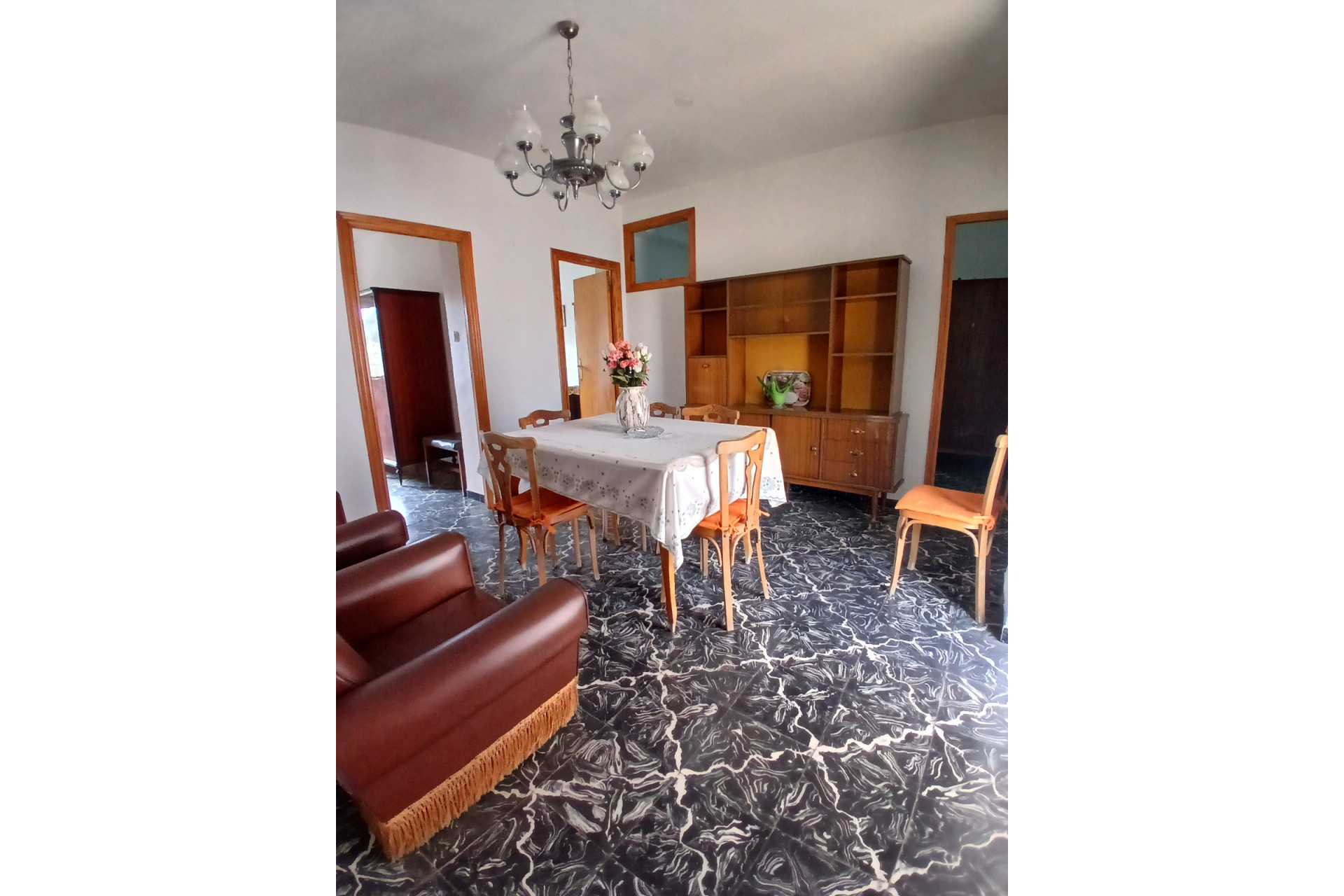 Revente - Maison mitoyenne -
Yecla