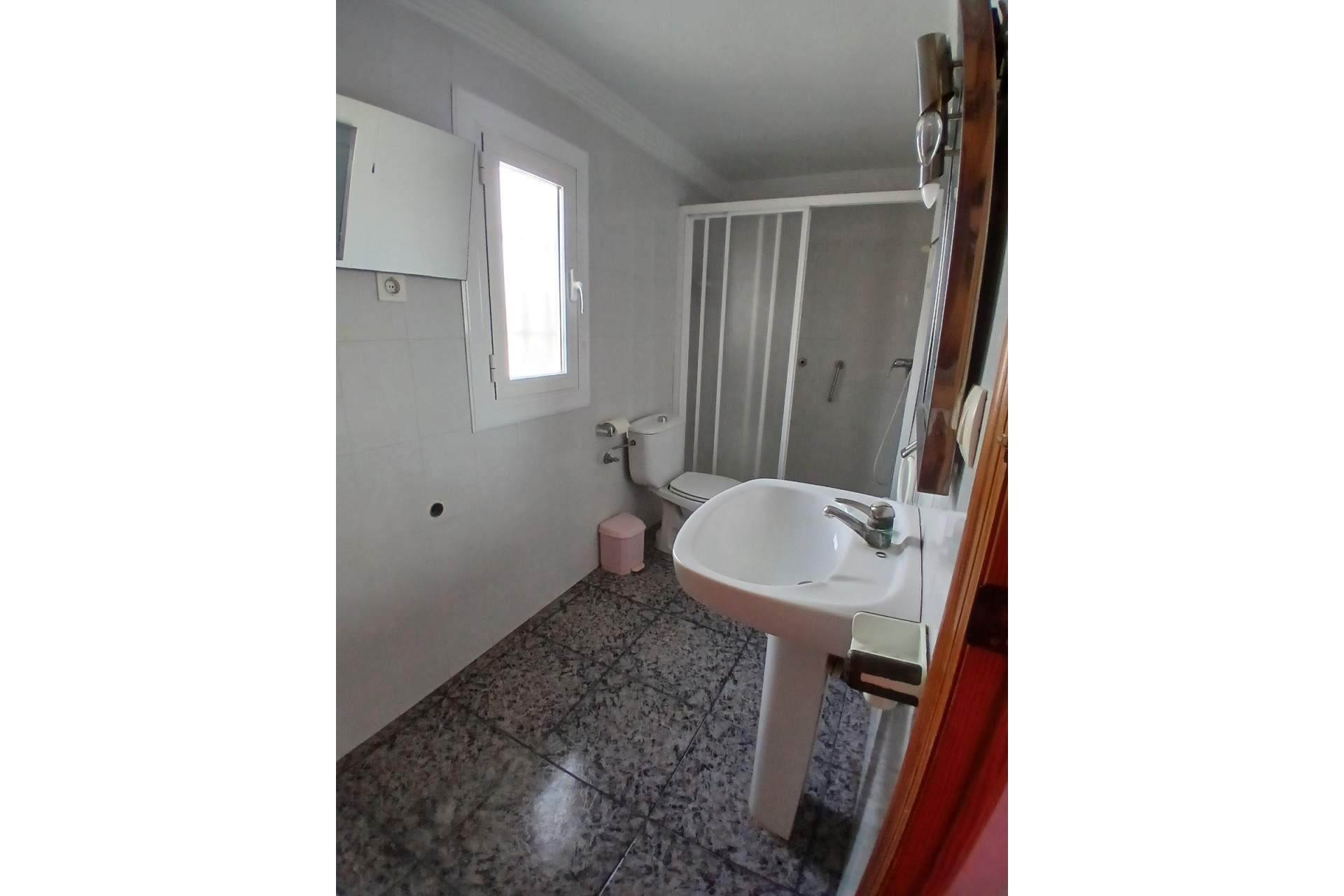 Revente - Maison mitoyenne -
Yecla