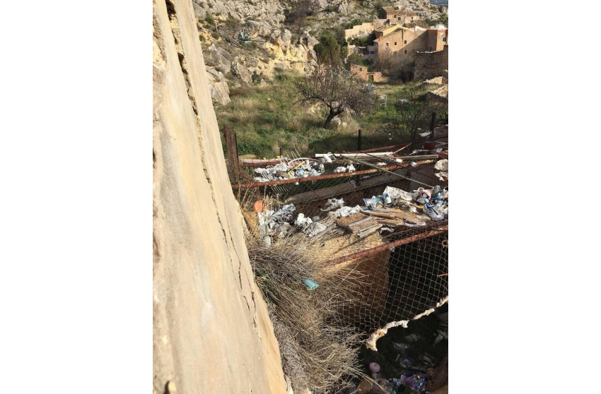 Revente - Terrain -
Onil - Inland