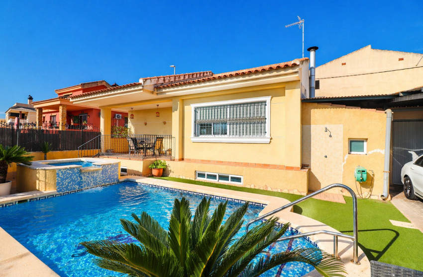 Revente - Villa -
Almoradi - El Saladar