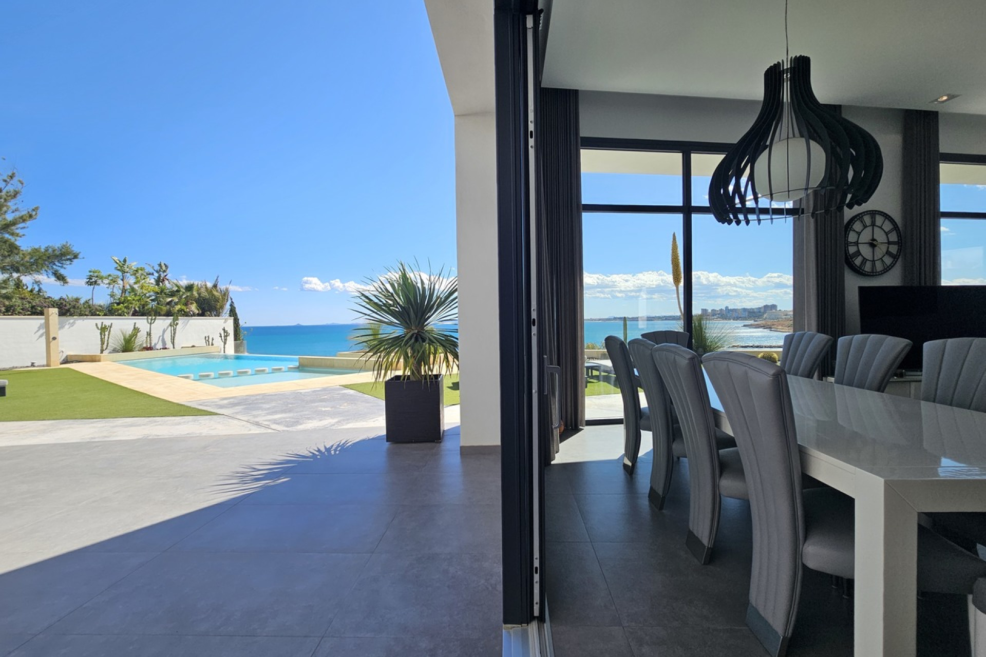 Revente - Villa -
Cabo Roig