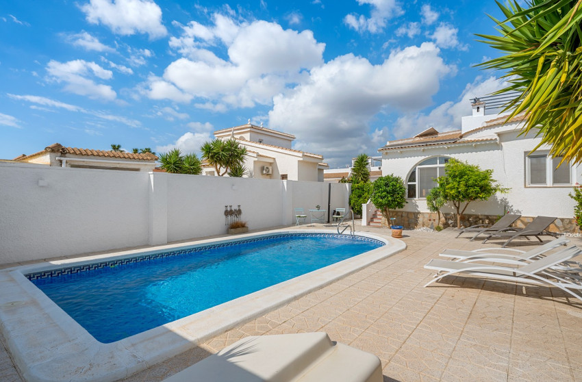 Revente - Villa -
Ciudad Quesada - Pueblo Bravo