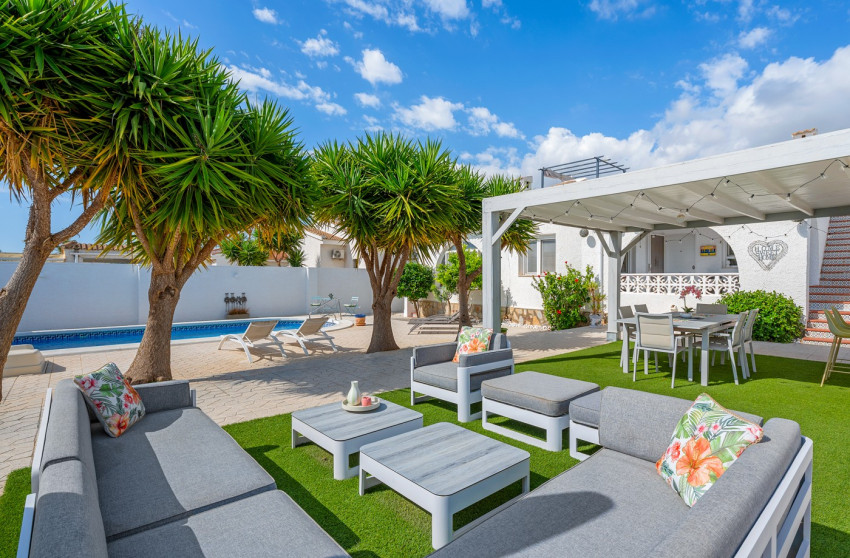 Revente - Villa -
Ciudad Quesada - Pueblo Bravo
