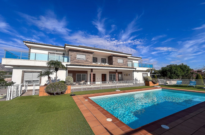 Revente - Villa -
Crevillente