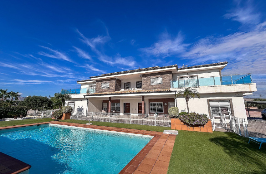 Revente - Villa -
Crevillente