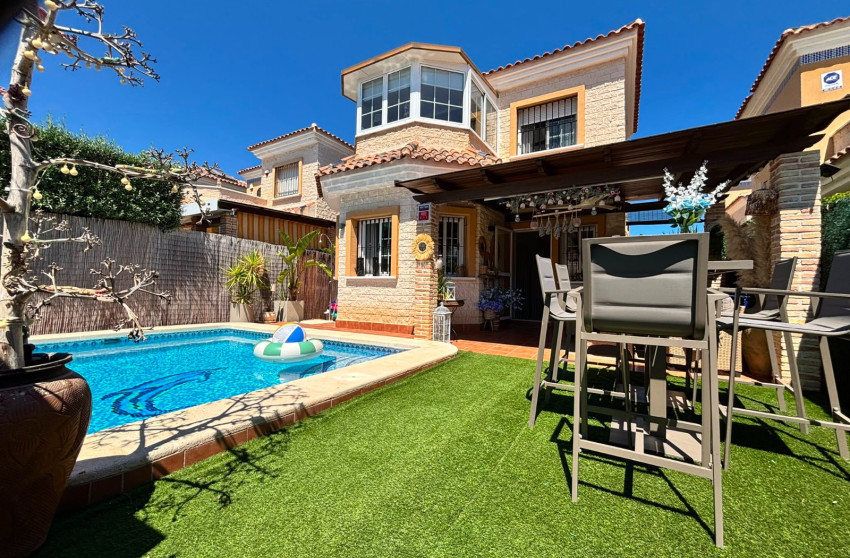 Revente - Villa -
El Raso - Guardamar del Segura