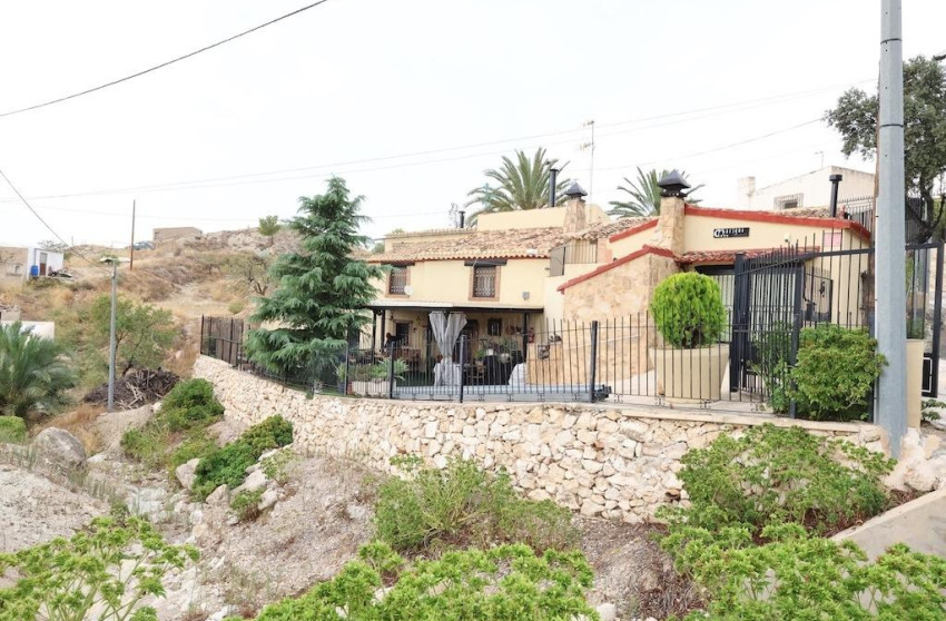 Revente - Villa -
Fortuna - Inland