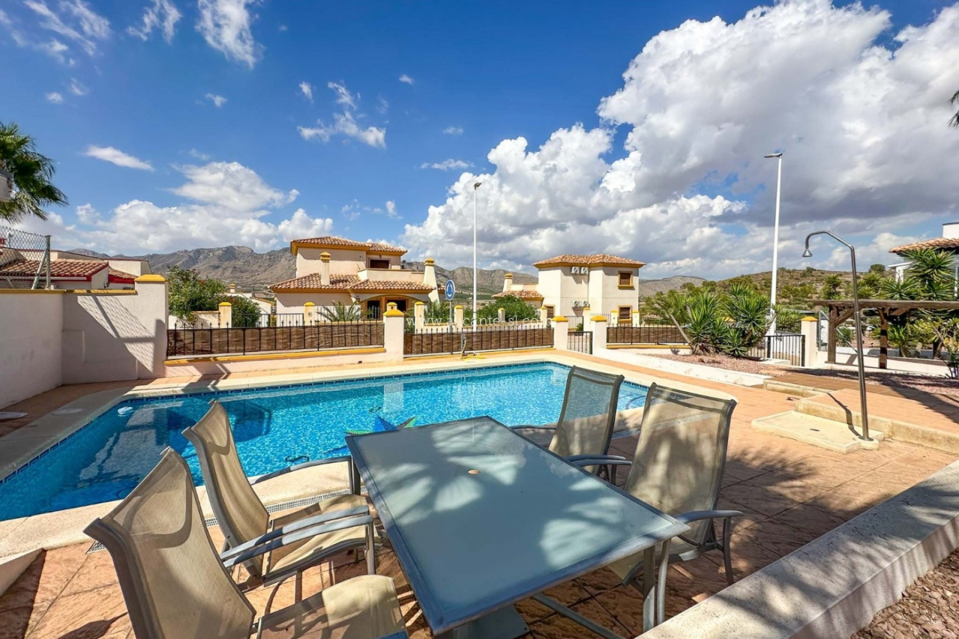 Revente - Villa -
Hondón de las Nieves - HONDON DE LAS NIEVES