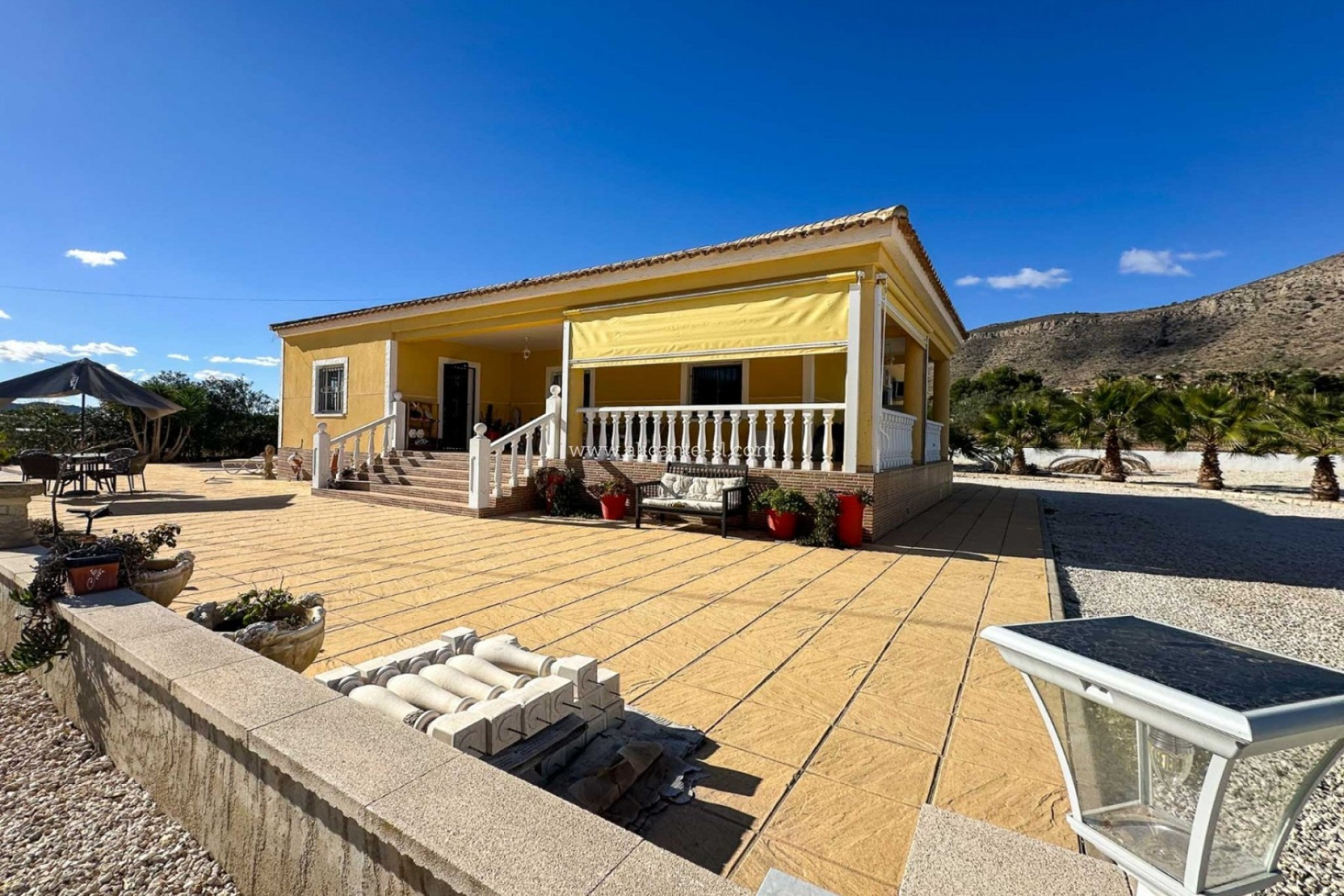 Revente - Villa -
Hondón de las Nieves - Pueblo