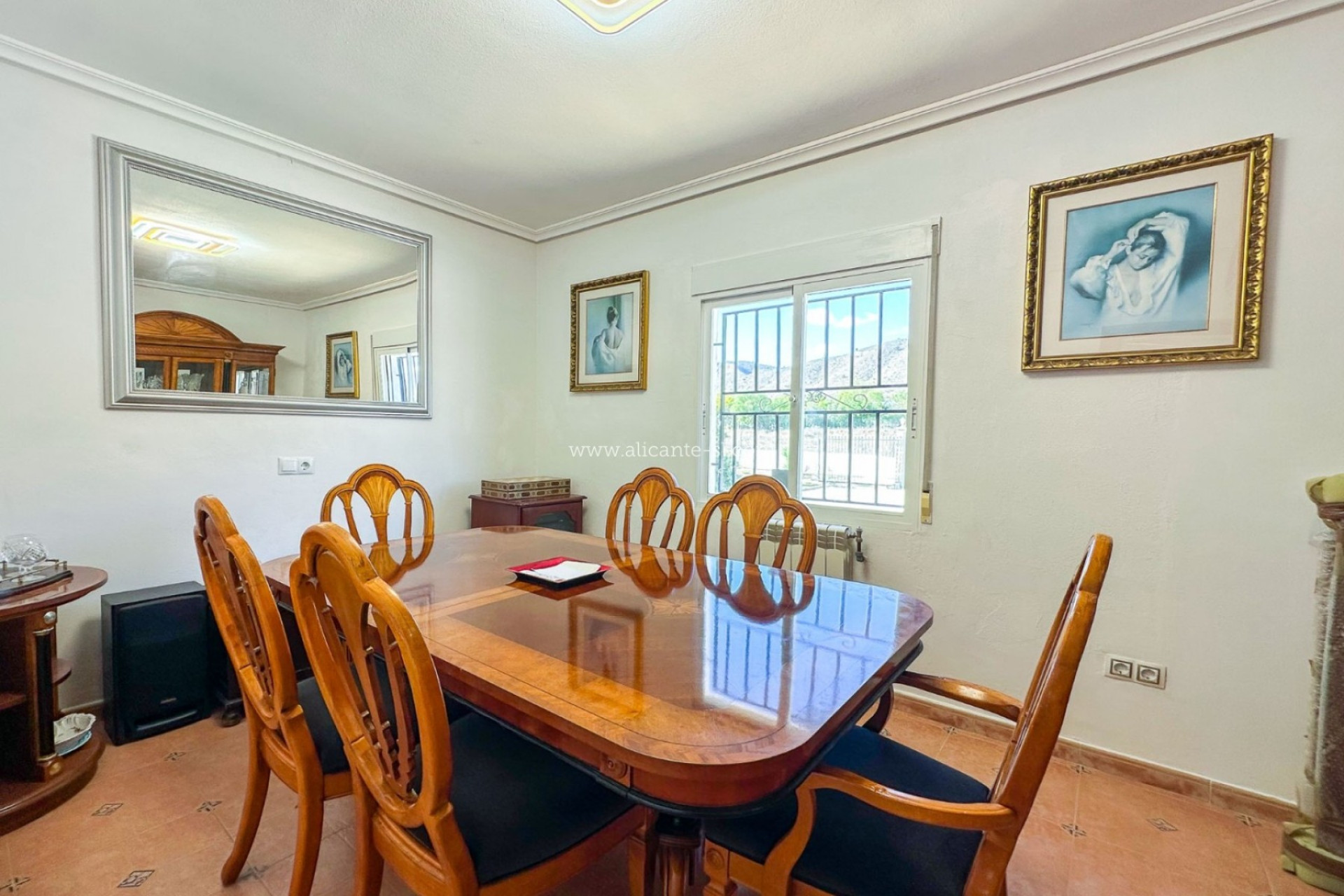 Revente - Villa -
Hondón de las Nieves - Pueblo