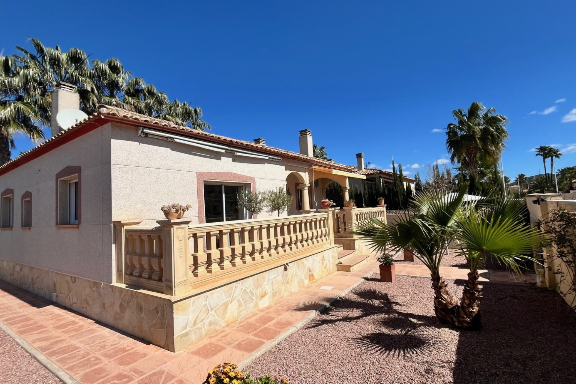 Revente - Villa -
Hondón de las Nieves - Urbaniz La Montañosa