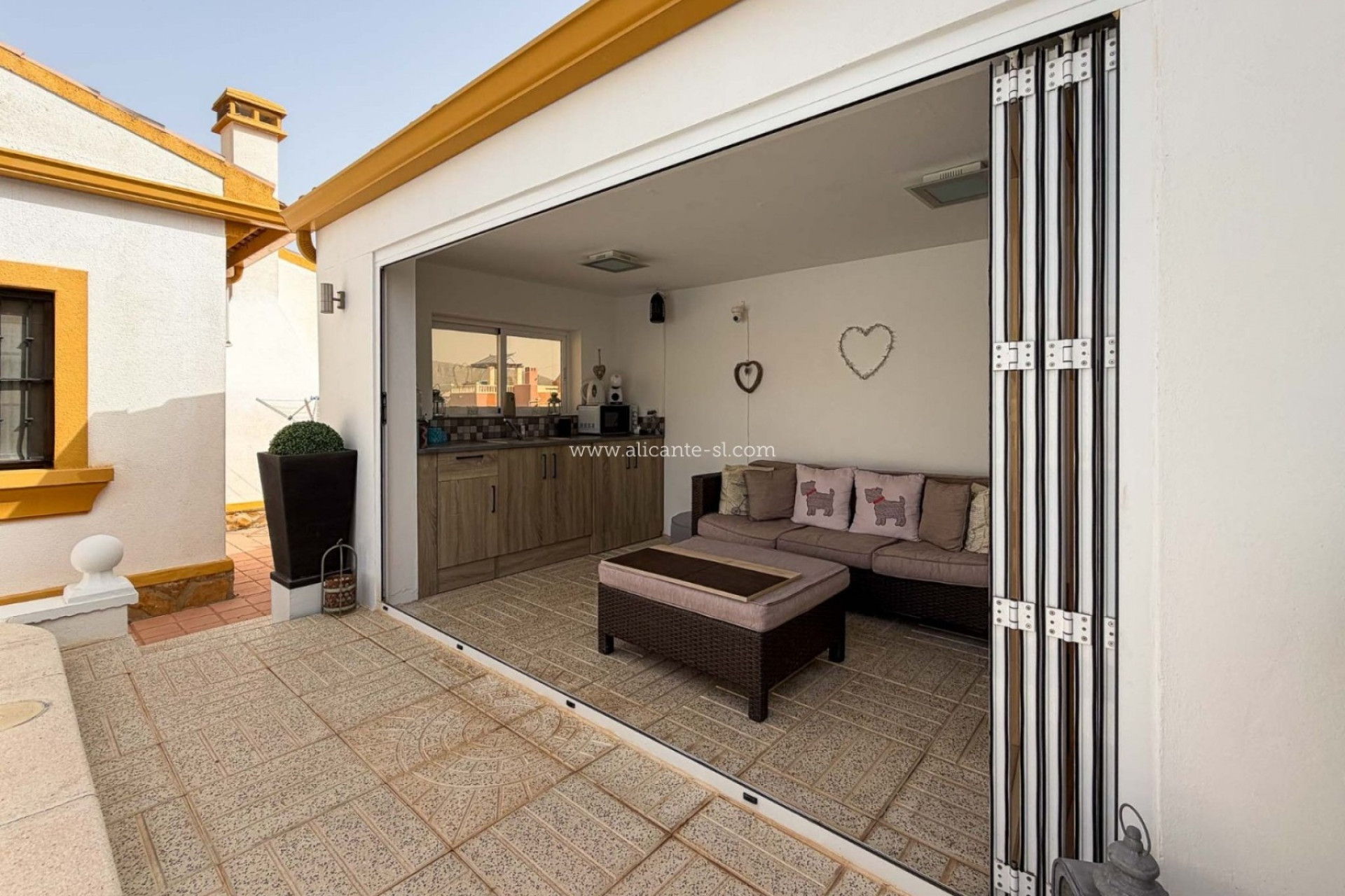 Revente - Villa -
Hondón de las Nieves - Urbaniz La Montañosa